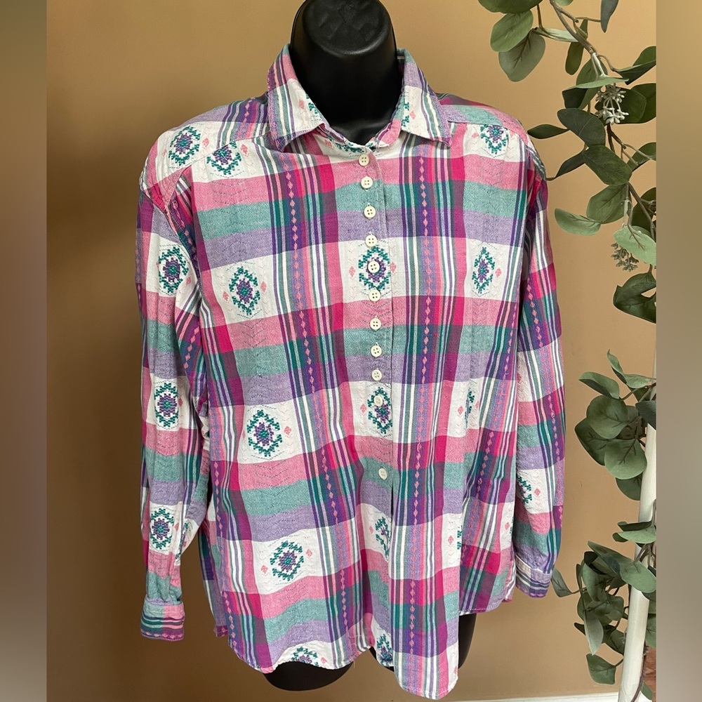 Vintage women’s southwestern button down long sleeve top Aztec embroidered SMALL